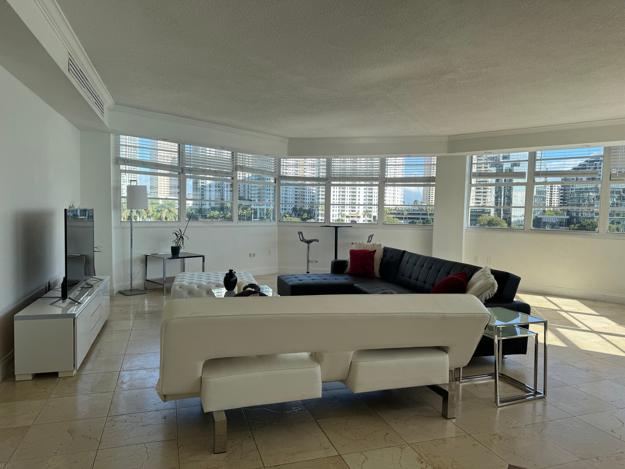 Building Photo - 801 Brickell Bay Dr