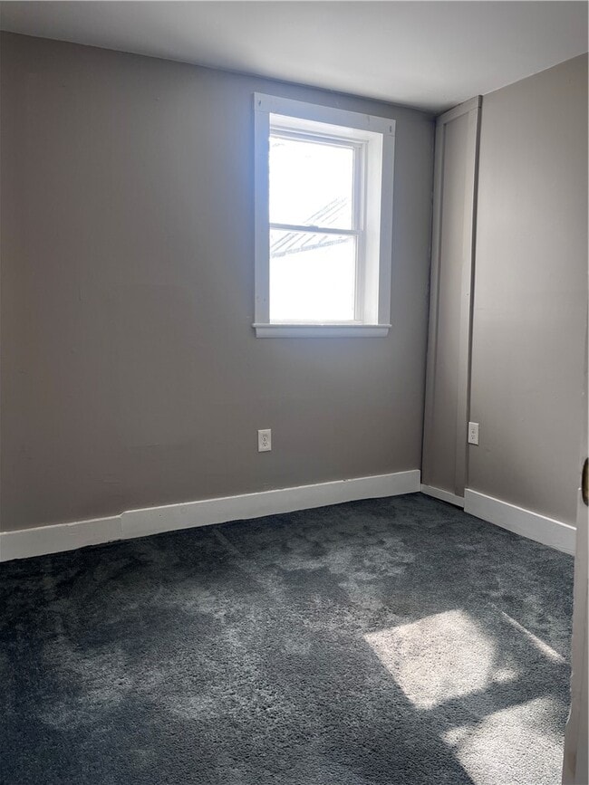 Building Photo - 114 E Main St