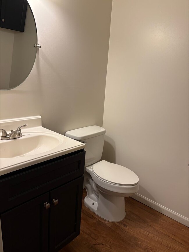 Building Photo - Newly Updated 3 bedroom apartment