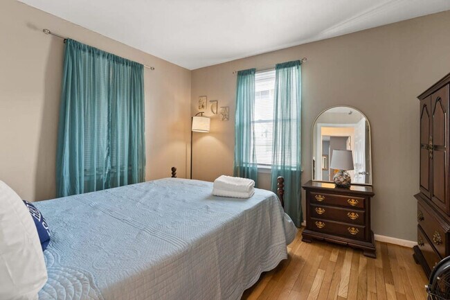 Building Photo - 12 Harris Ave