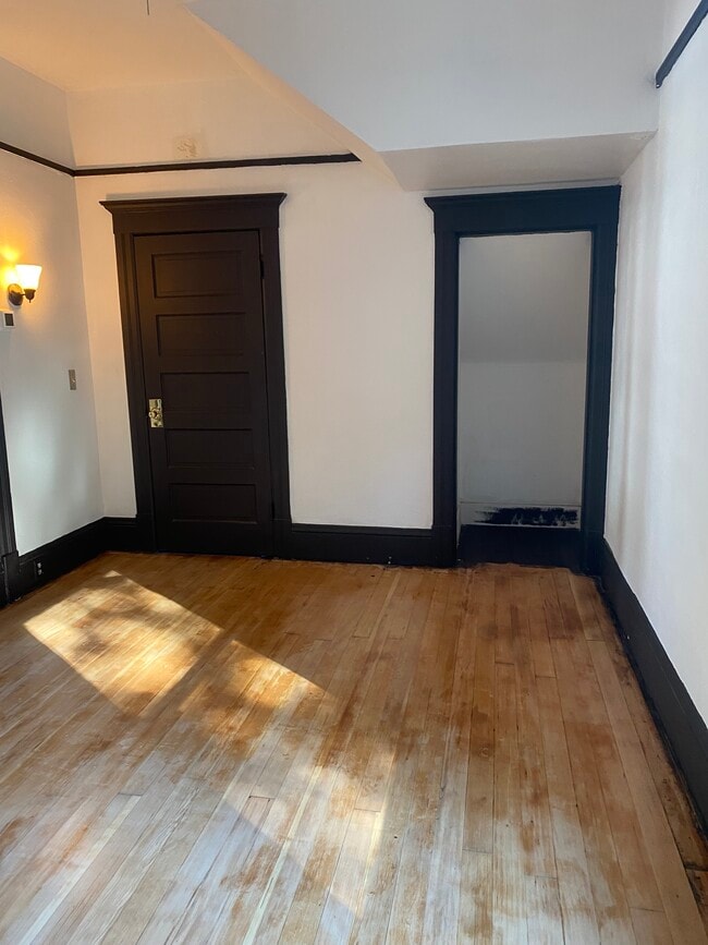 Building Photo - 802 S Trafton St