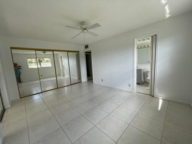 Building Photo - 343 Windsor O