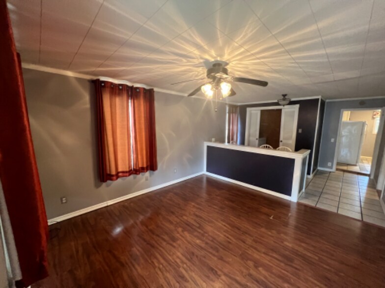 Building Photo - 2026 E 1st Ave