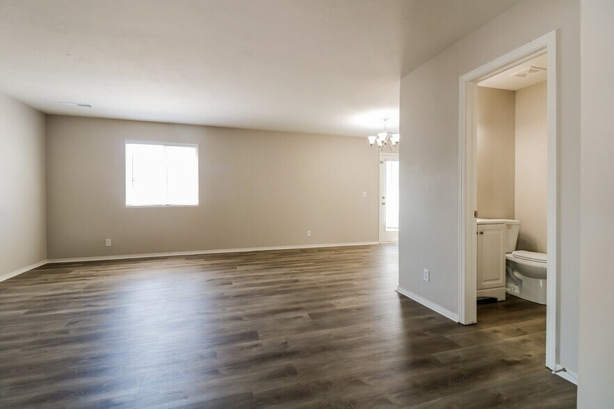 Building Photo - 3174 Hunter Farm Way