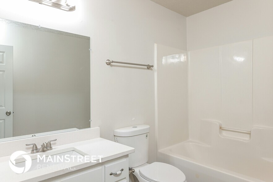 Building Photo - 1599 Queen Elizabeth Dr