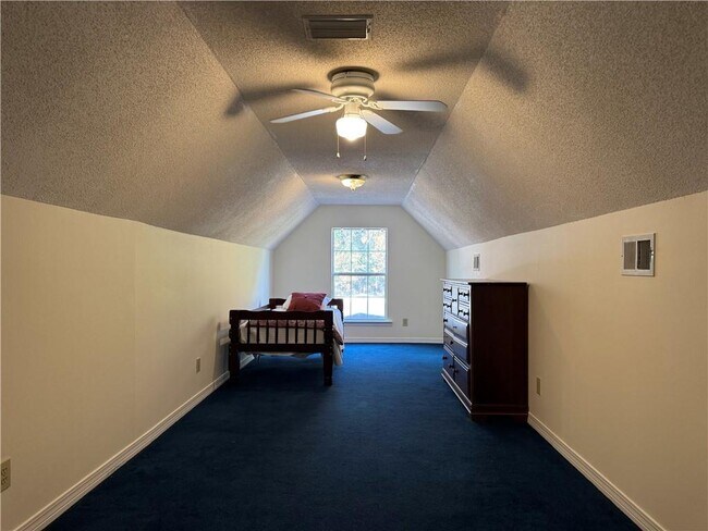 Building Photo - 207 E Maple Ave