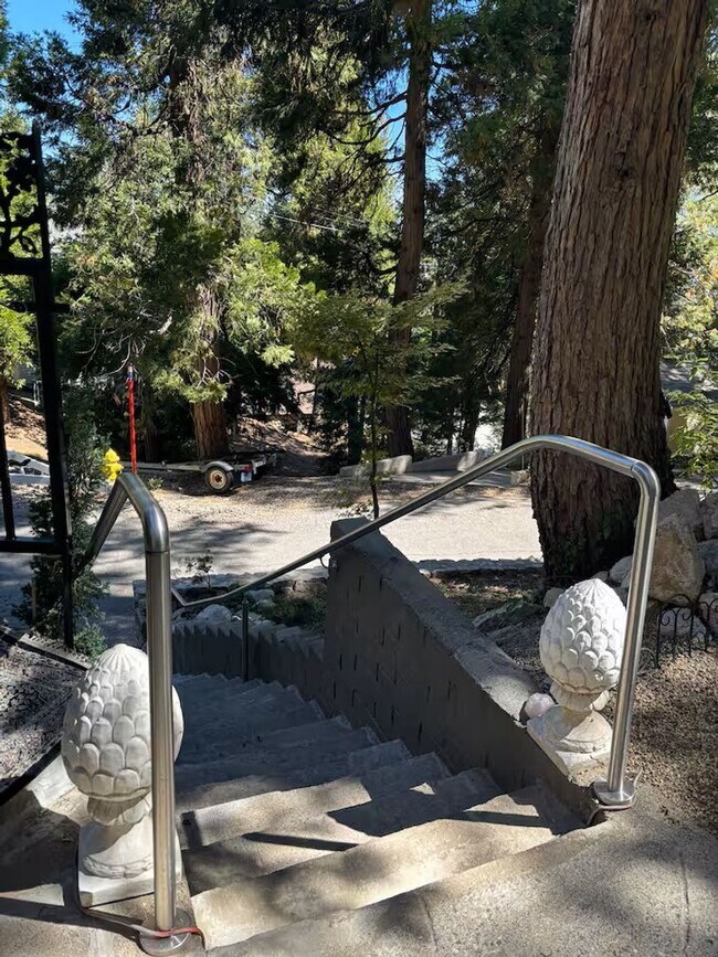 Building Photo - Vintage 5 bedroom Home with Three Car Garage