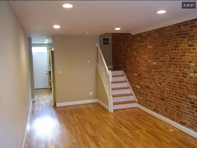 Building Photo - 1114 Sterrett St