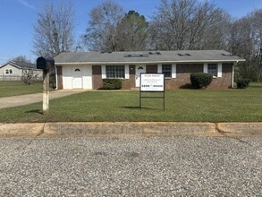 Building Photo - 103 Sherwin St