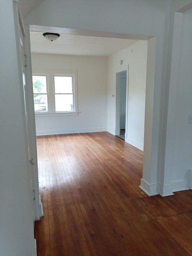 Building Photo - BUY ON CONTRACT MOVE IN READY! RENT TO OWN...