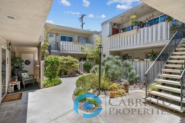 Building Photo - Beautiful 2bd/2ba 2nd Floor Condo with Bra...