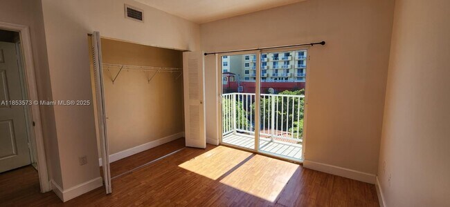 Building Photo - 115 SW 42nd Ave