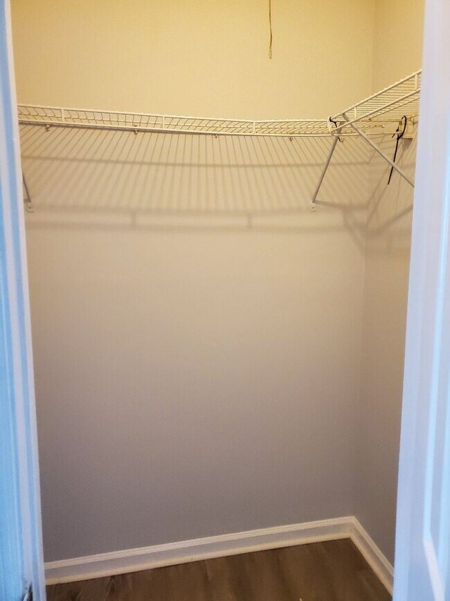 Building Photo - **Newly remodeled kitchen **  2 bedroom, 2bath Isle of Hope home with fenced in backyard and scre...
