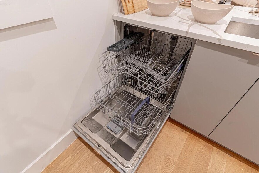 Building Photo - 207 Cooper St