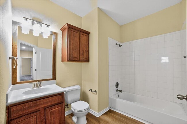 Building Photo - 1090 Sussex Way
