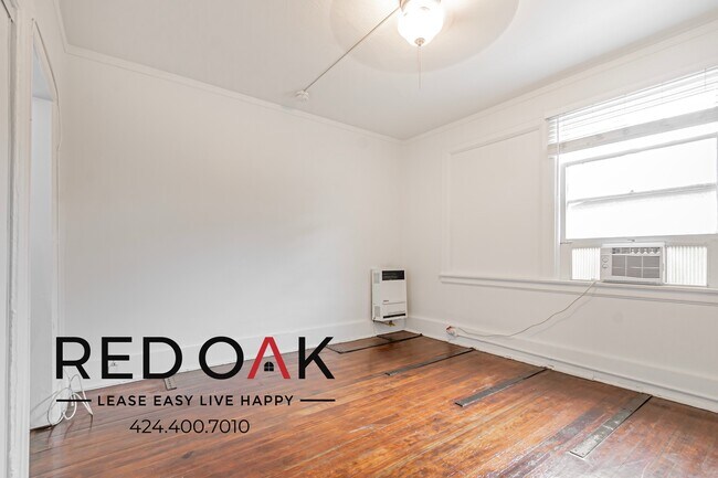 Building Photo - 1021 S Park View St