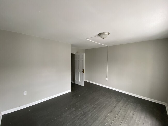 Building Photo - 529 Walnut St