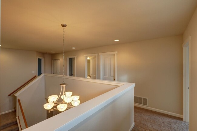 Building Photo - Well Maintained House Tucked Away on Dead-End Street Available!