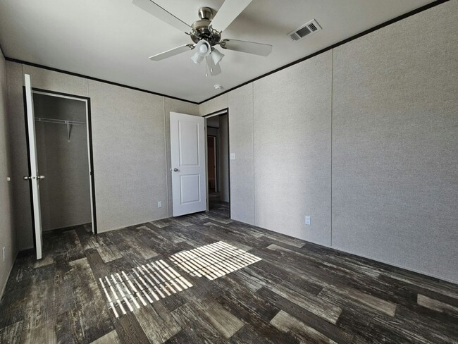Building Photo - 6591 Hidden Oaks Dr