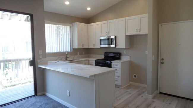 Primary Photo - 10520 Lakeside Dr N