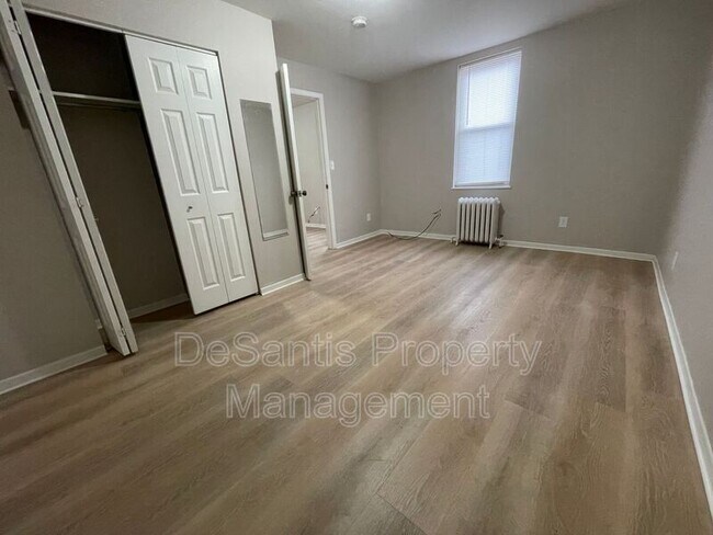 Building Photo - 1000 Duss Ave