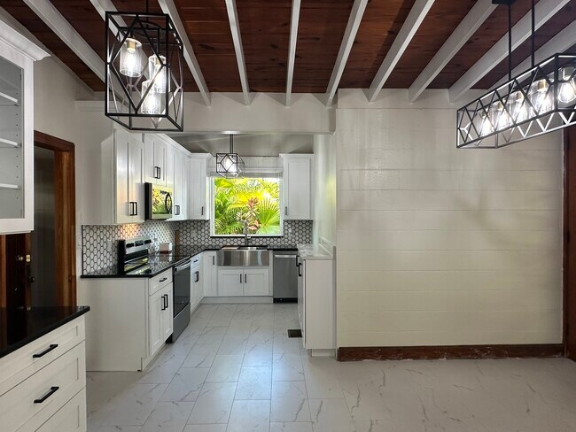 Building Photo - 693 Chestnut St