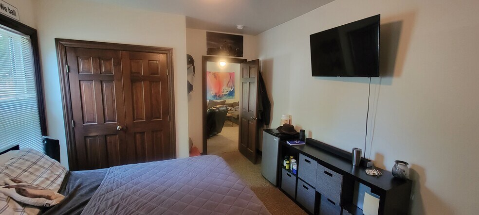 Building Photo - 925 Water St