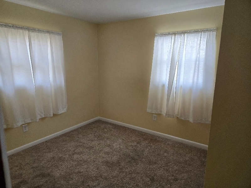 Building Photo - 1249 E Walnut St