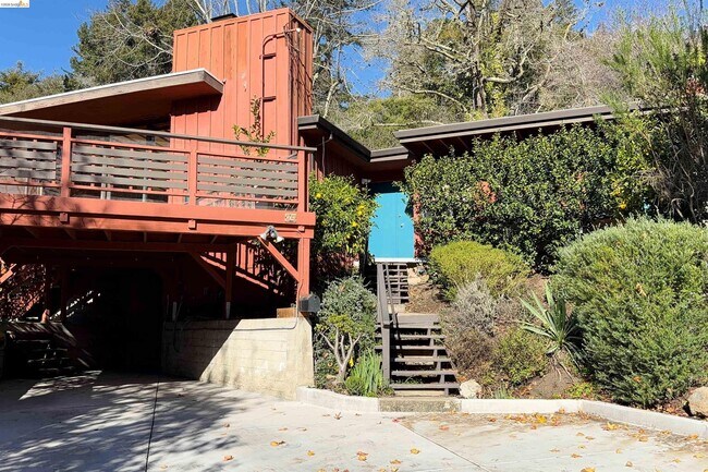 Building Photo - 25 Sunset Dr