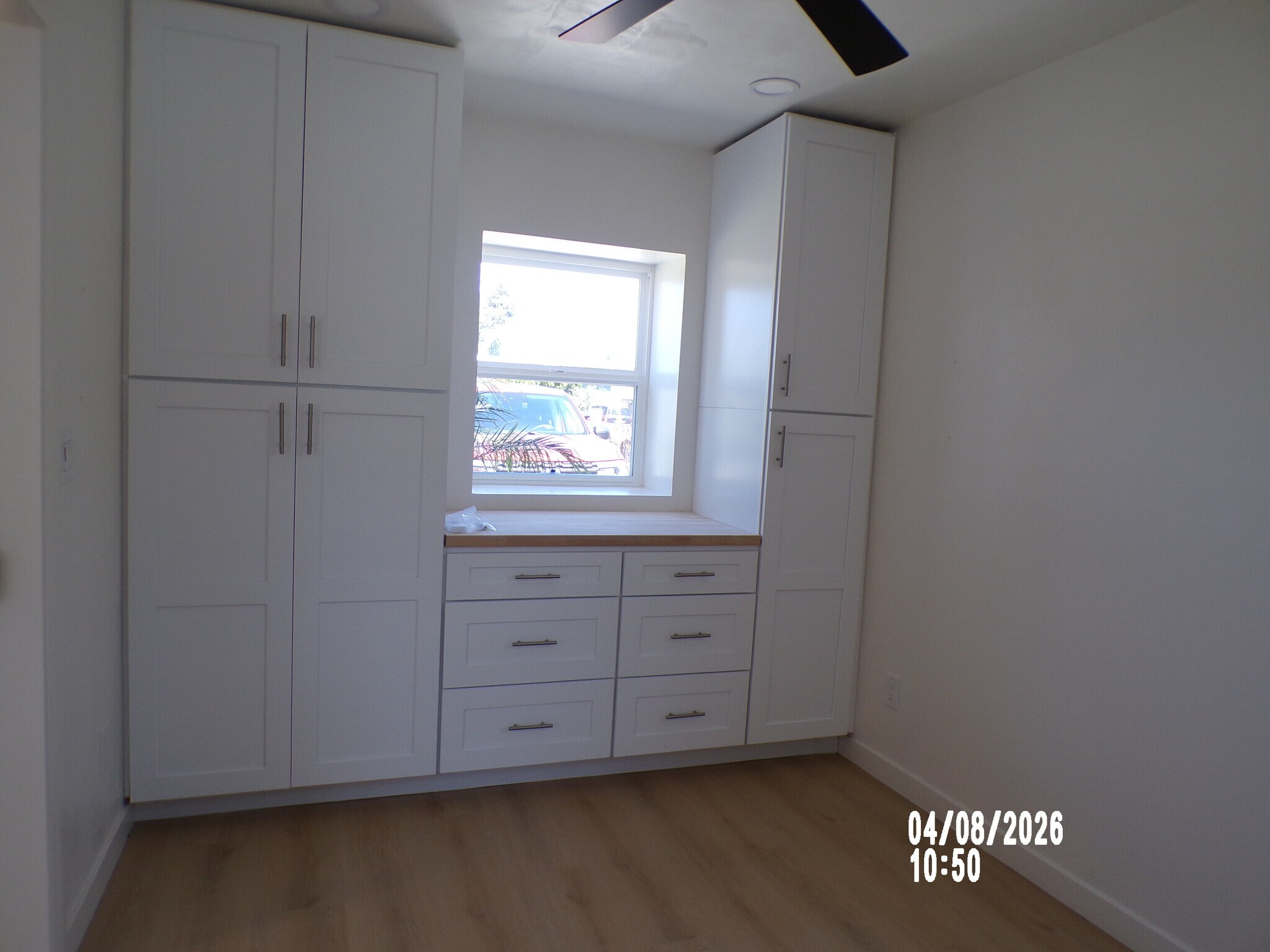 Building Photo - 2000 E 8th St