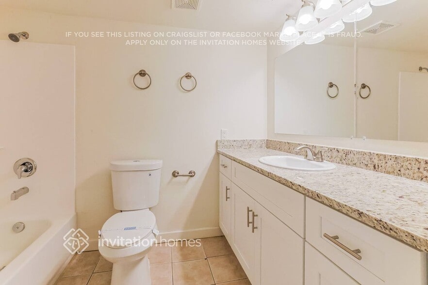 Building Photo - 512 N Los Feliz Dr