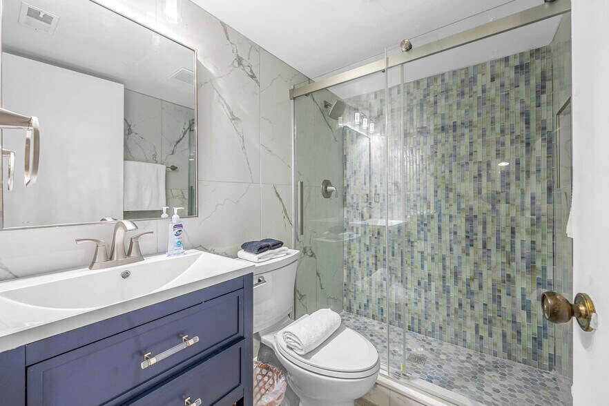 Building Photo - 39 Tulip Ave