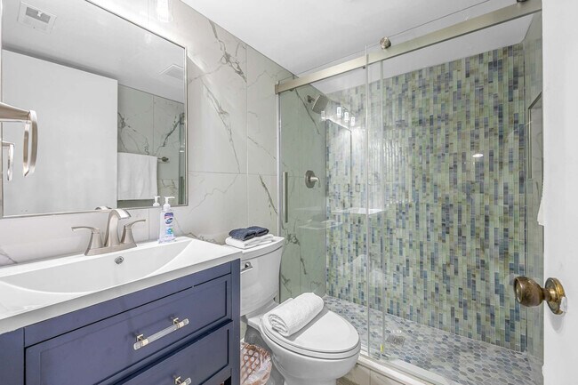 Building Photo - 39 Tulip Ave