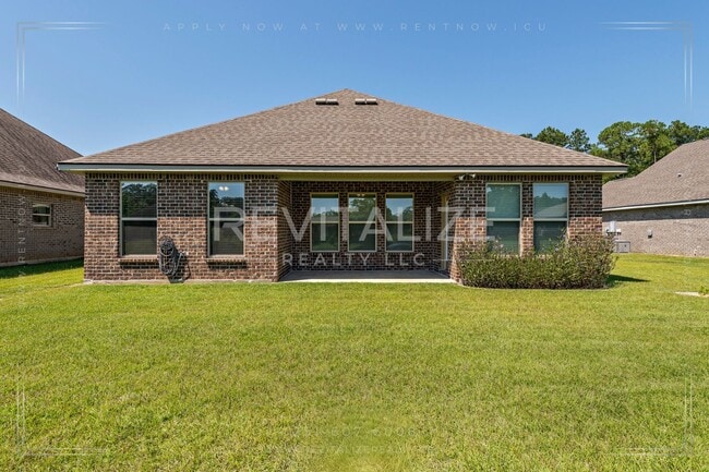 Building Photo - Stunning 3/2 in Foley Gated Community