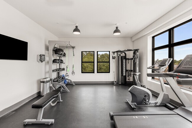 Building Photo - 112 Rogers St NE