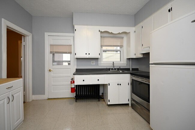 Building Photo - 6 Beacon St