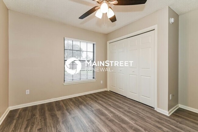 Building Photo - 4 Bedroom Pet-Friendly Home in JACKSONVILL...