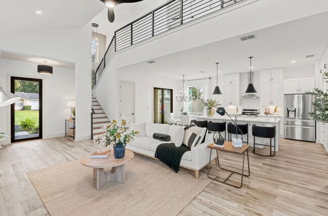 Building Photo - 726 Ellwood Ave