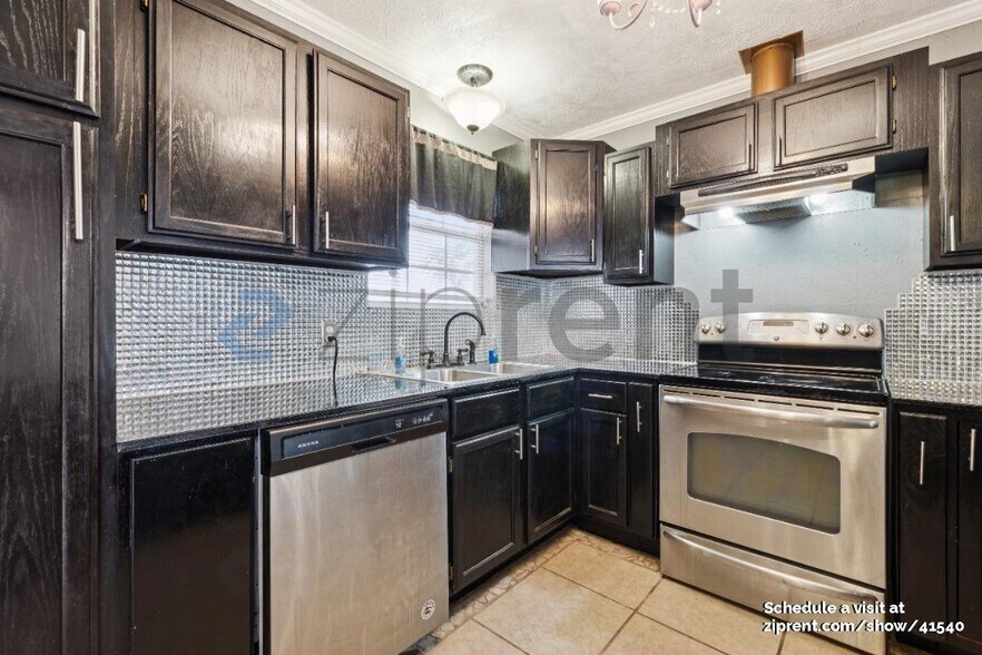 Building Photo - 1624 Petroleum Dr
