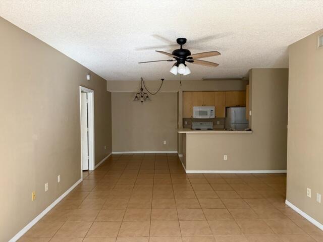 Building Photo - 5016 Lantana Rd