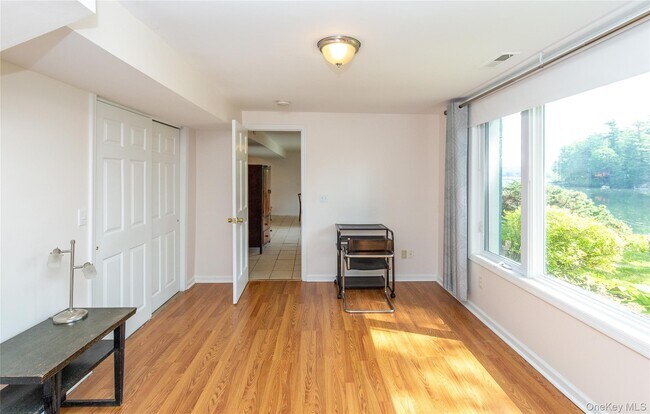 Building Photo - 24 Crescent Dr