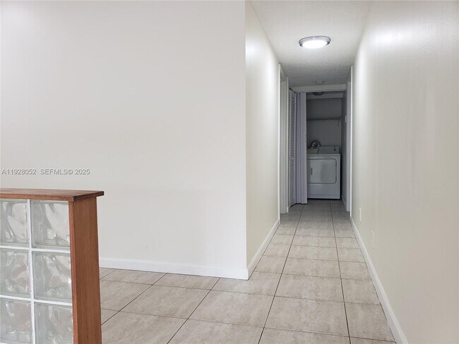 Building Photo - 4850 SW 63rd Terrace