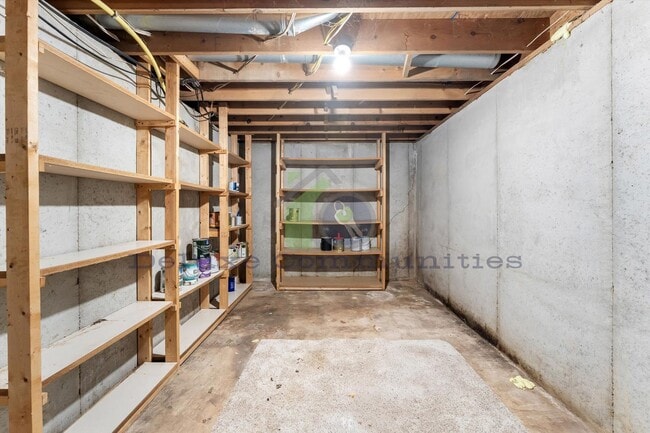 Building Photo - 4 bedroom 3.5 bath