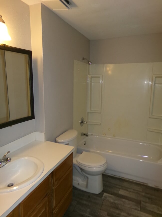 Building Photo - 4 Woodbine Ct