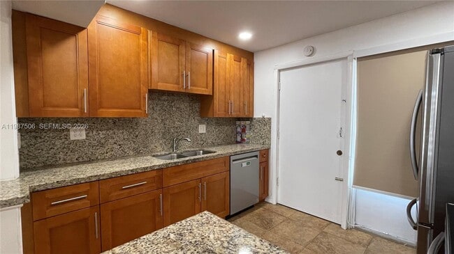 Building Photo - 9240 Fontainebleau Blvd