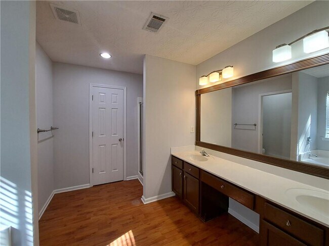 Building Photo - 3940 Crescent Walk Ln NE