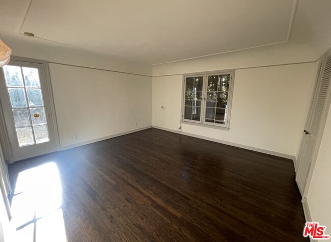 Building Photo - 147 S Poinsettia Pl