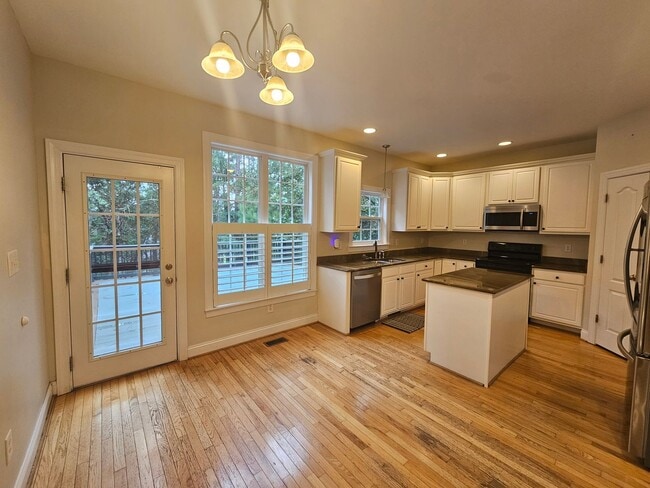Building Photo - New Listing!!!!!