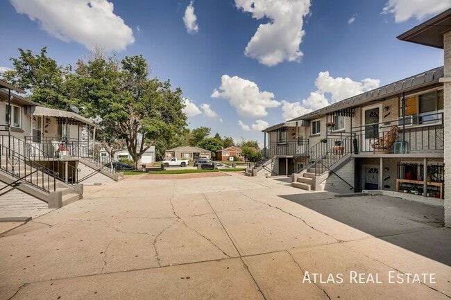 Building Photo - 1395 Lansing St