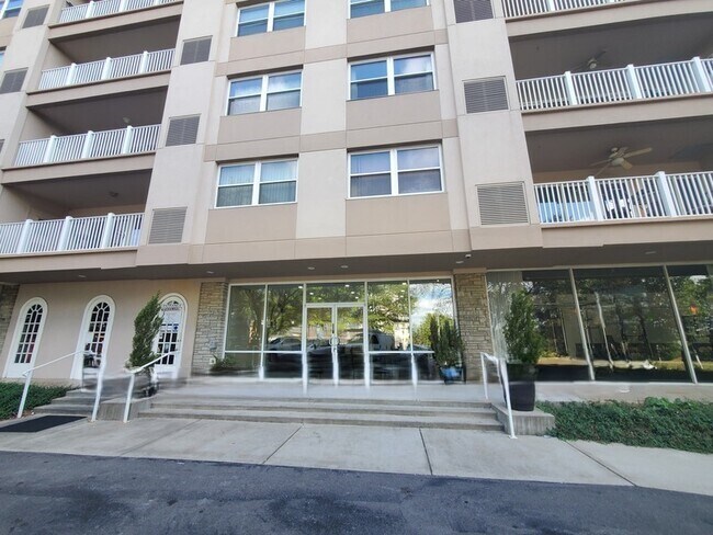 Building Photo - 3415 West End Ave